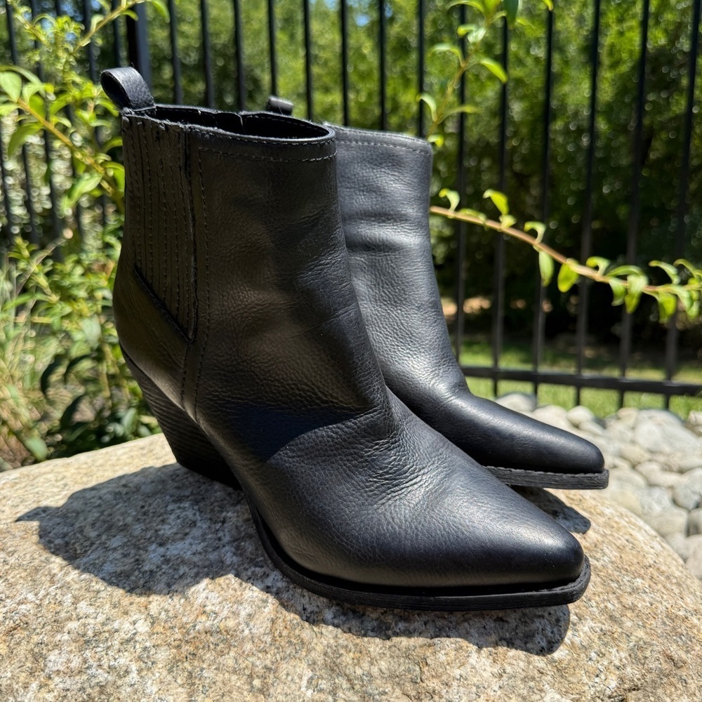 Zodiac Robyn Women's Black Leather Block Heel Ankle Bootie Size 10M Casual